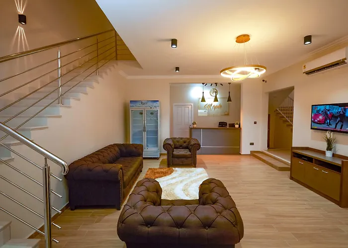 Hotel: Maple Homes